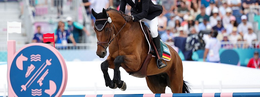F&uuml;nfk&auml;mpfer Fabian Liebig zeigt einen fehlerlosen Ritt im Halbfinale. - &copy; Rolf Vennenbernd/dpa