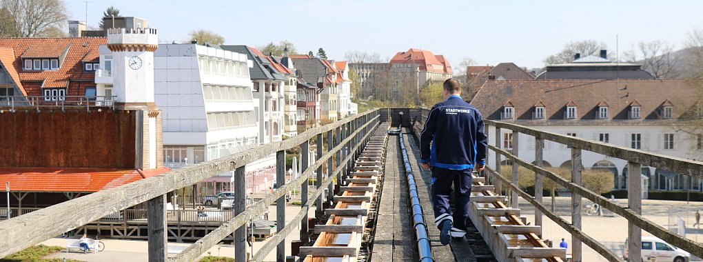 Peter Wolff auf einem der Gradierwerke. - &copy; Alexandra Schaller