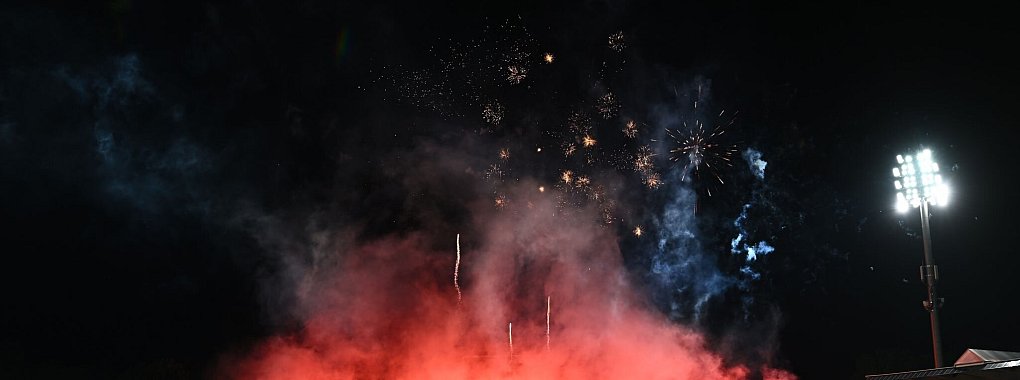 Bayern München muss wegen etlicher Pyrotechnik-Vergehen seiner Fans beim Pokalspiel in Ulm 150.000 Euro Strafe zahlen. - © Tom Weller/dpa