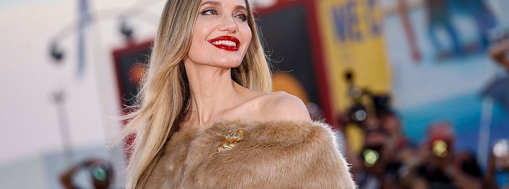 Angelina Jolie gewöhnte sich dank ihrer Rolle als Actionheldin Lara Croft das Rauchen ab. (Archivbild) - © Joel C Ryan/Invision/AP/dpa
