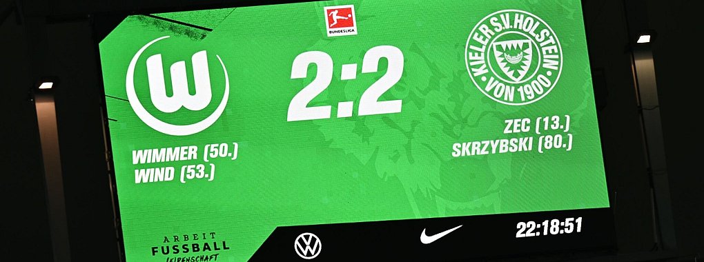 Bei der Partie zwischen Wolfsburg und Kiel in der Bundesliga kommt es zu einem Vorfall auf der Tribüne. - © Swen Pförtner/dpa