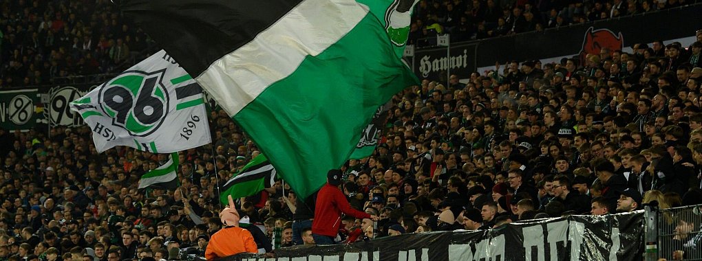 Die organisierten Fans gehören zu den Gewinnern des gescheiterten Investoren-Deals. - © Swen Pförtner/dpa