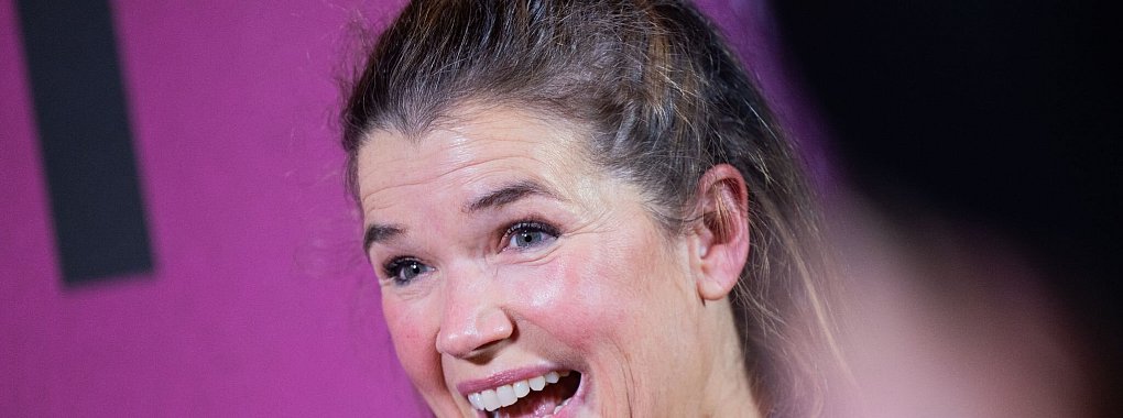 Anke Engelke, Schauspielerin und Komikerin, sorgt sich um das gesellschaftliche Miteinander. - © Rolf Vennenbernd/dpa