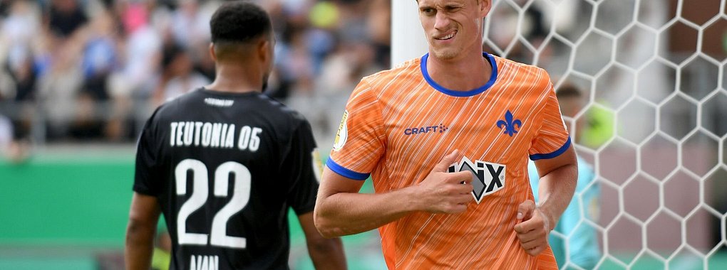 Torsch&uuml;tze f&uuml;r Darmstadt: Der Schwede Oscar Vilhelmsson trifft in Hamburg zum 3:1. - &copy; Michael Schwartz/dpa
