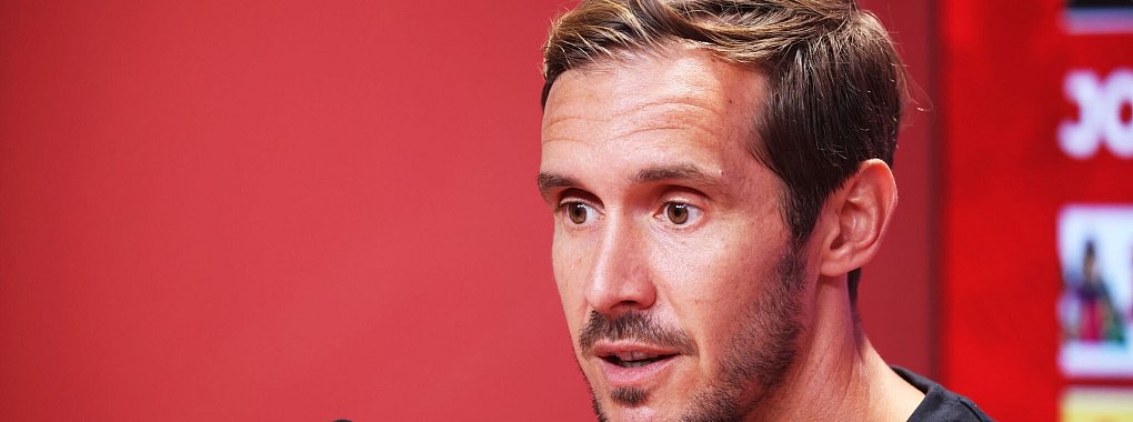 Tritt mit dem SC Freiburg am Sonntag bei Bayern M&uuml;nchen an: Trainer Julian Schuster. - &copy; Philipp von Ditfurth/dpa