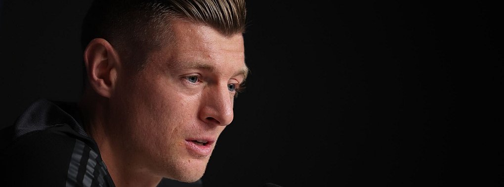 Hält sich eine mögliche Rückkehr ins DFB-Team weiter offen: Real-Profi Toni Kroos. - © Jan Woitas/dpa