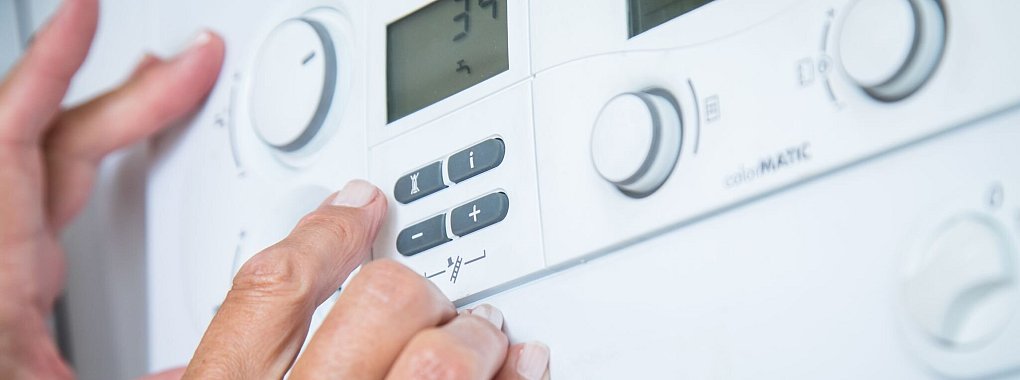 Ob das Haus mit einer Wärmepumpe ausreichend warm werden würde, können Eigentümer mit Hilfe der Vorlauftemperatur des Heizkessels prüfen. - © Christin Klose/dpa-tmn