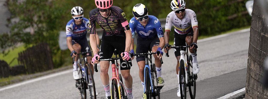Georg Steinhauser (M) ist erneut auf das Podium gefahren. - &copy; Fabio Ferrai/LaPresse via ZUMA Press/dpa