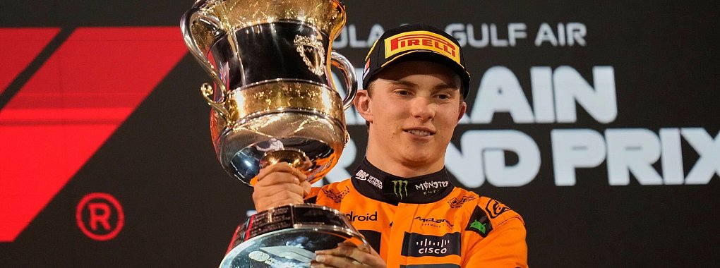 In Titelform: Oscar Piastri fuhr in Bahrain seinen zweiten Saisonsieg ein. - © Darko Bandic/AP/dpa