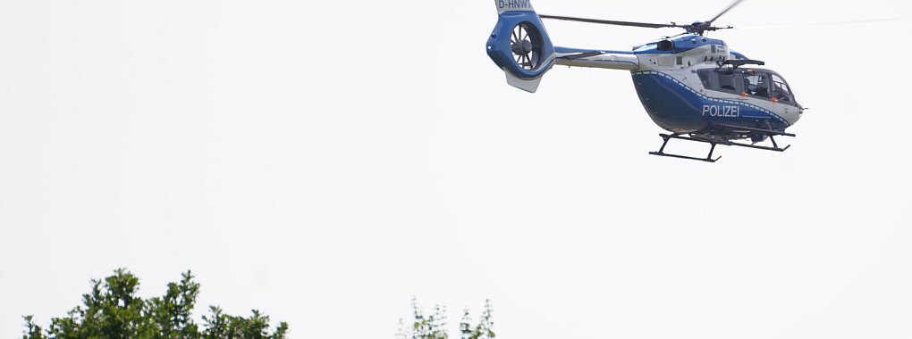 Die Polizeihubschrauber kreisten stundenlang über dem Suchgebiet. - © Freitag TV/Stock