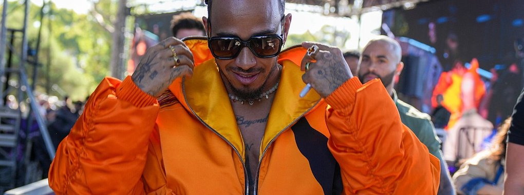 Lewis Hamilton fährt in der nächsten Saison für Ferrari in der Formel 1. - © Asanka Brendon Ratnayake/AP/dpa