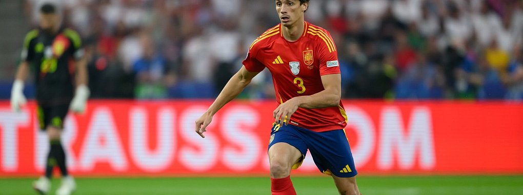 Nach acht Jahren verlässt Nationalspieler Le Normand Real Sociedad. - © Robert Michael/dpa