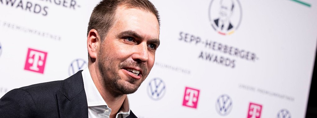Philipp Lahm bei der Verleihung der Sepp-Herberger-Awards. - © Michael Matthey/dpa