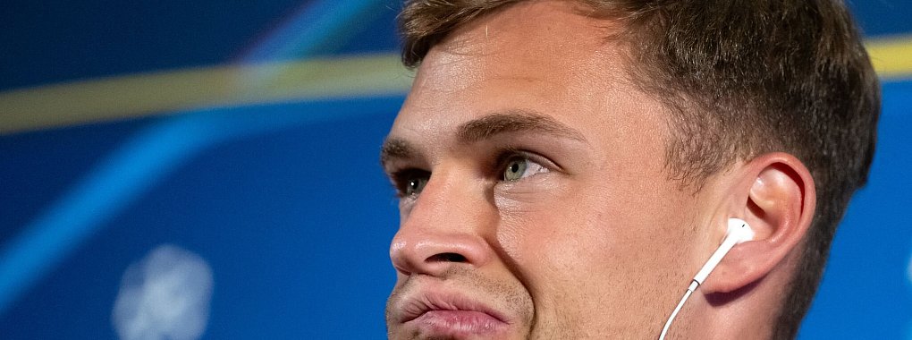 Plötzlich war der Strom weg und Joshua Kimmich konnte seine Ausführungen nicht beenden. - © Sven Hoppe/dpa