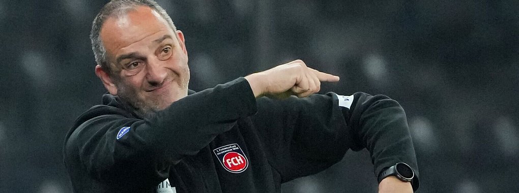 Frank Schmidt steht mit dem 1. FC Heidenheim gegen den FC Chelsea vor einer Herausforderung. - © Soeren Stache/dpa