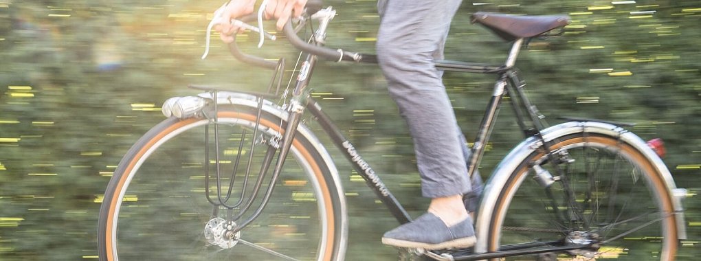Pumpen, pflegen und pr&uuml;fen: So wird das Rad fr&uuml;hlingsfit - &copy; Foto: Robert G&uuml;nther/dpa-tmn