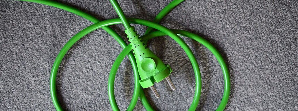 Den Stromanbieter zu wechseln, kann Kunden finanzielle Vorteile bringen. - © Jens Kalaene/dpa-Zentralbild/dpa-tmn