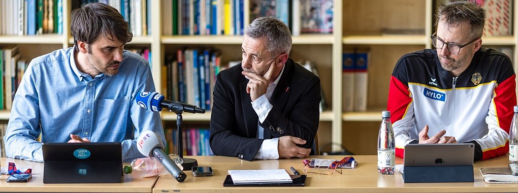 Der DTB um Präsident Alfons Hölzl (Mitte) arbeitet weiter den Missbrauchsskandal auf. - © Frank Hammerschmidt/dpa