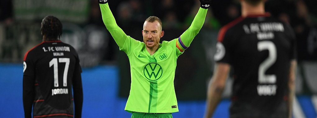 Jubel über den ersten Heimsieg: Wolfsburgs Kapitän Maximilian Arnold nach dem 1:0 gegen Union Berlin. - © Swen Pförtner/dpa