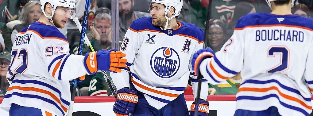 Edmontons Leon Draisaitl (Mitte) überragte gegen die Minnesota Wild mit vier Scorerpunkten. - © Matt Krohn/AP/dpa