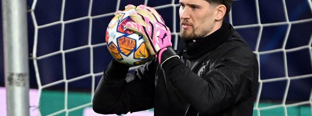 Dortmunds Torwart Gregor Kobel f&auml;llt f&uuml;r das Spiel in Eindhoven kurzfristig aus. - &copy; Federico Gambarini/dpa