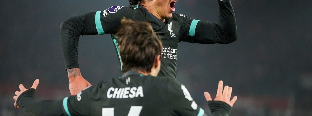 Dank der Tore von Darwin Núñez führt Liverpool die Premier League weiter klar an. - © Kirsty Wigglesworth/AP/dpa