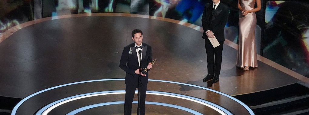Adrien Brody bedankte sich ausführlich auf der Oscar-Bühne. - © Chris Pizzello/Invision/AP/dpa