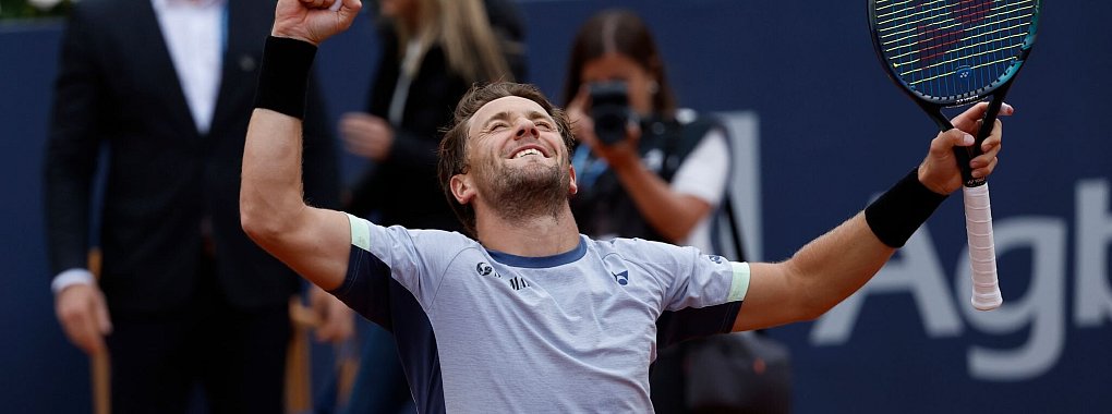 Der Norweger Casper Ruud jubelt nach seinem Sieg. - &copy; Joan Monfort/AP/dpa