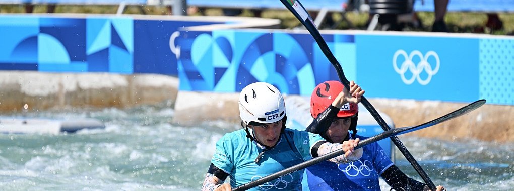 Elena Lilik k&auml;mpft sich mit viel Durchsetzungsverm&ouml;gen ins Halbfinale bei der Olympia-Premiere im Kajak-Cross. - &copy; Sebastian Kahnert/dpa