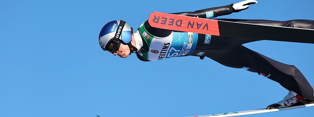 Andreas Wellinger springt in Oberstdorf. - © Daniel Karmann/dpa