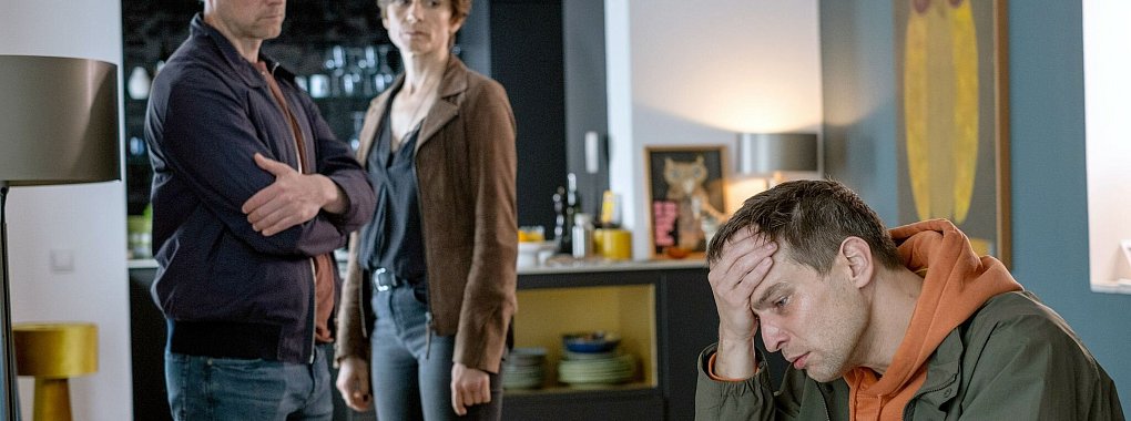 Für den erfolgreichen Unternehmer Moritz Brück bricht nach dem Tod seiner Frau die Welt zusammen. - © Manju Sawhney/ZDF/dpa