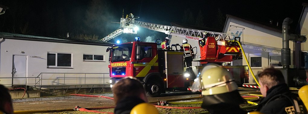 Am Samstagabend steht die Halle erneut in Flammen. - © Freitag-TV