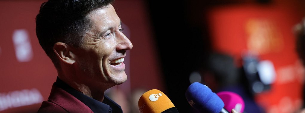 Barcelonas Star Robert Lewandowski warnt den FC Bayern vor Real Madrid. - &copy; Christian Charisius/dpa