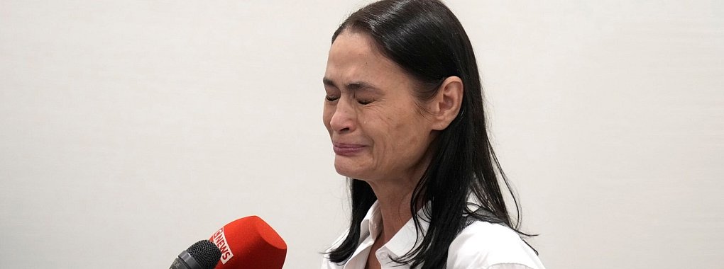 Charlotte Lewis nach dem Urteilsspruch gegen den Filmemacher Roman Polanski. Polanski wurde vom Vorwurf der Verleumdung der Schauspielerin freigesprochen. - &copy; Thibault Camus/AP/dpa