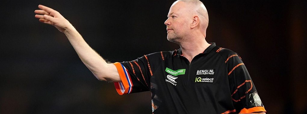 Raymond van Barneveld trifft im Achtelfinale auf Luke Littler. - &copy; Zac Goodwin/PA Wire/dpa