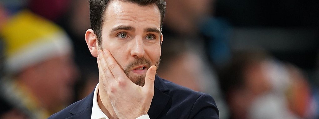 Am Mittwoch steht für Towers-Trainer Benko Barloschky nicht nur der Sport im Fokus. - © Marcus Brandt/dpa