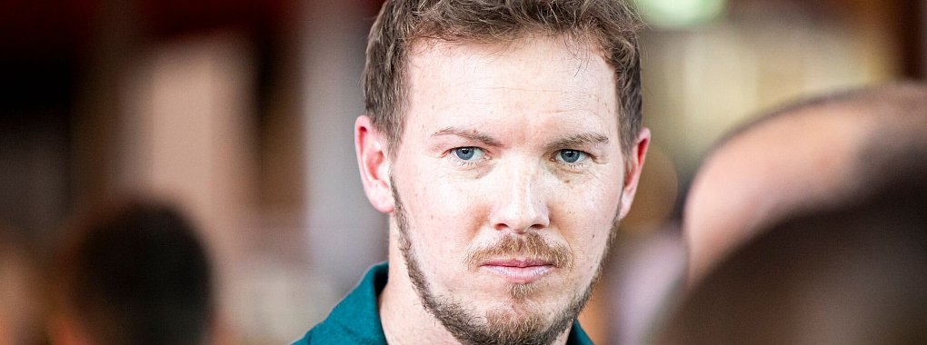 Bundestrainer Julian Nagelsmann feilt weiter an der Taktik des DFB-Teams. - © Michael Matthey/dpa