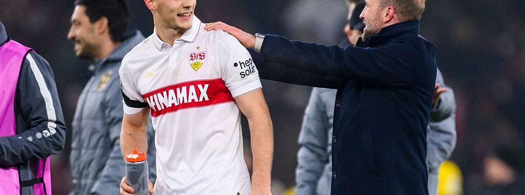 Yannik Keitel (l.) erzielte bei Stuttgarts Sieg gegen Bern den Treffer zum 5:1-Endstand. - © Tom Weller/dpa