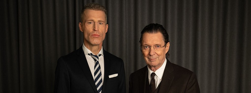 Benjamin von Stuckrad-Barre und Martin Suter und haben ihr mittlerweile zweites Gesprächsbuch mit dem Titel «Kein Grund, gleich so rumzuschreien» veröffentlicht. - © Sebastian Gollnow/dpa