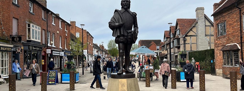 Eine Statue von William Shakespeare in der englischen Stadt Stratford-upon-Avon. - &copy; Julia Kilian/dpa