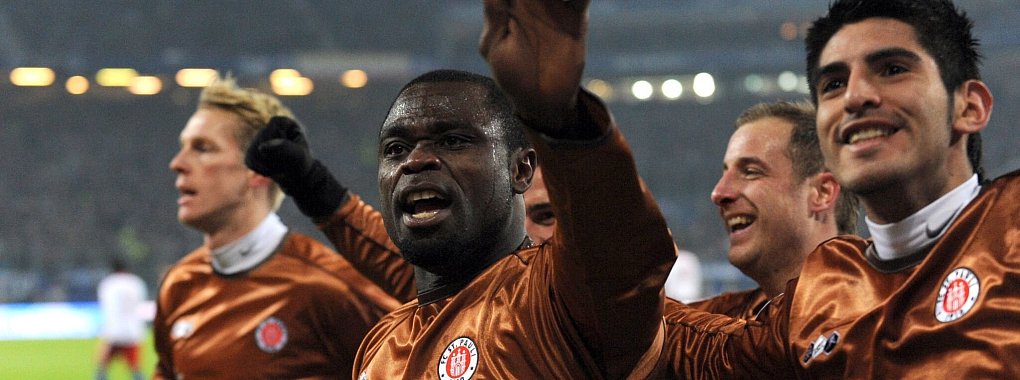 Durch ein Tor von Gerald Asamoah gewann der FC St. Pauli im Februar 2011 das Stadtderby gegen den HSV mit 1:0. - &copy; Marcus Brandt/dpa