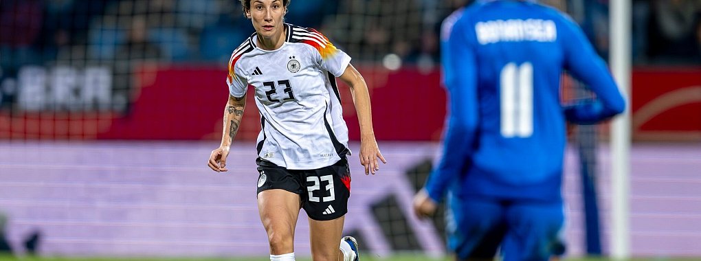 Sara Doorsoun muss wegen einer Verletzung passen. - © David Inderlied/dpa