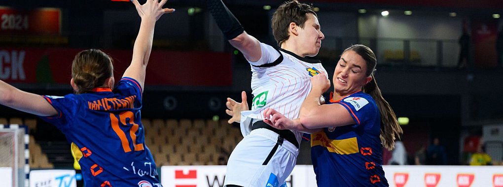 Die deutschen Handballerinnen haben das EM-Vorrundenspiel gegen die Niederlande verloren. - © Marco Wolf/dpa