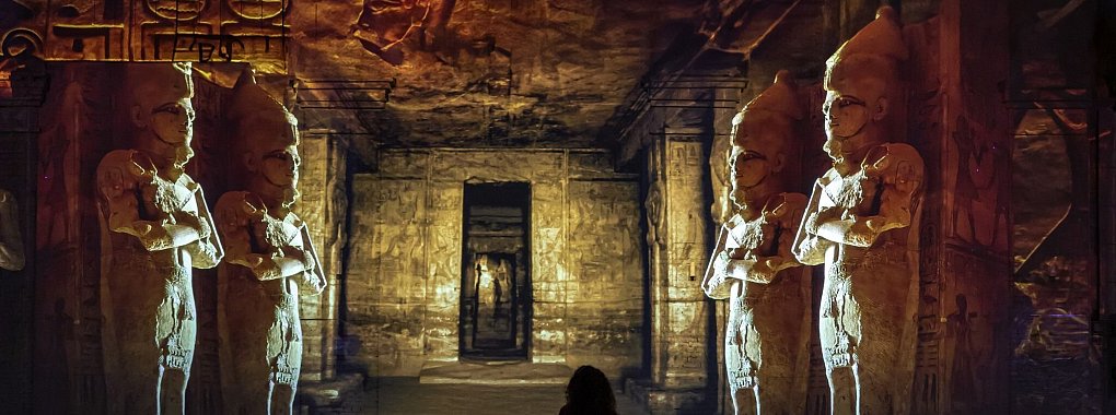 Mit Lichtprojektionen und Musik: Ab dem 24. Januar ist die Ausstellung «Im Reich der Pharaonen – eine immersive Reise ins Alte Ägypten» im Dortmunder Kunstzentrum Phoenix des Lumières zu sehen. - © Eric Spiller/Culturespaces/dpa-tmn
