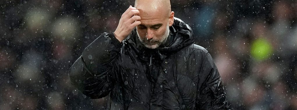 Pep Guardiola erlebte einen Abend zum Vergessen. - © Thibault Camus/AP/dpa