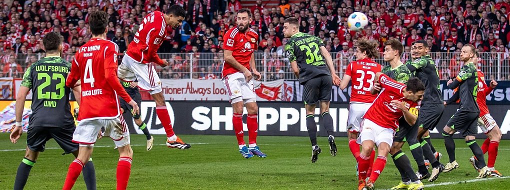 Danilho Doekhi (3.v.l) traf f&uuml;r Union Berlin zum 1:0. - &copy; Andreas Gora/dpa