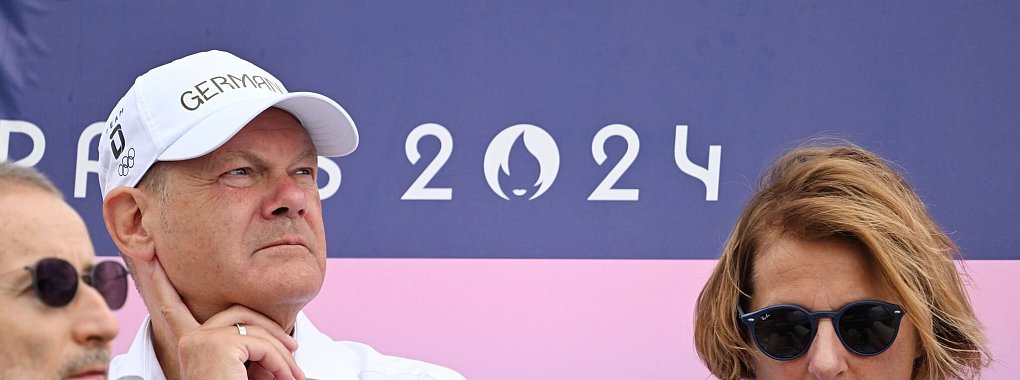 Bundeskanzler Olaf Scholz wurde von einigen Athleten in Paris auf eine bessere Sportf&ouml;rderung angesprochen. - &copy; Sebastian Kahnert/dpa