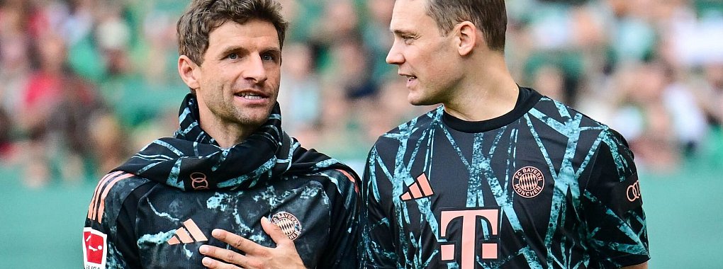 Thomas Müller (l) und Manuel Neuer nehmen zum Start ins Fußballjahr besondere Rollen ein. - © Sina Schuldt/dpa