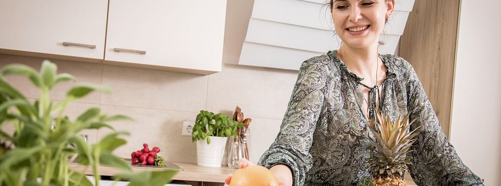 Um Energie und Müll im Alltag zu reduzieren, wird empfohlen unverpackte Lebensmittel zu kaufen, Nachfüllpacks zu nutzen und energiesparend zu kochen. - © Christin Klose/dpa-tmn