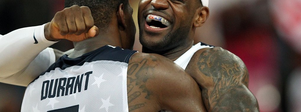 Spielen wie 2012 gemeinsam f&uuml;r die USA bei Olympia: LeBron James und Kevin Durant. - &copy; Friso Gentsch/dpa